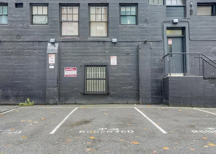 Seattle Condo With Parking, Near Space Needle!